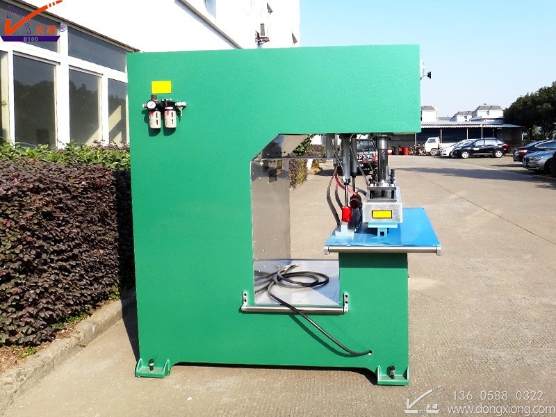 12KW深喉膜結構焊接機 12KW深喉膜結構焊接機