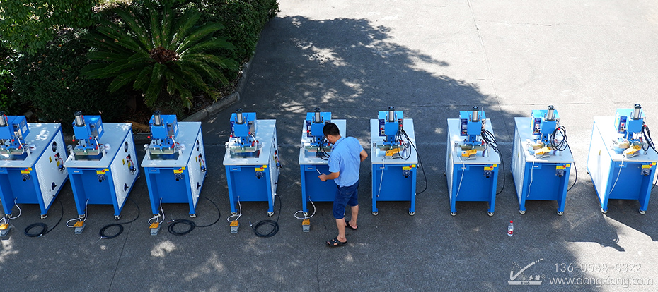 包裝袋封口辦工桌型高周波焊接機(jī) 包裝袋封口辦工桌型高周波焊接機(jī)