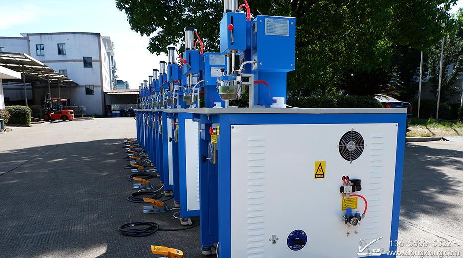 包裝袋封口辦工桌型高周波焊接機(jī) 包裝袋封口辦工桌型高周波焊接機(jī)