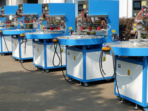 三工位吸塑包裝高周波轉(zhuǎn)盤機(jī) 三工位吸塑包裝高周波轉(zhuǎn)盤機(jī)