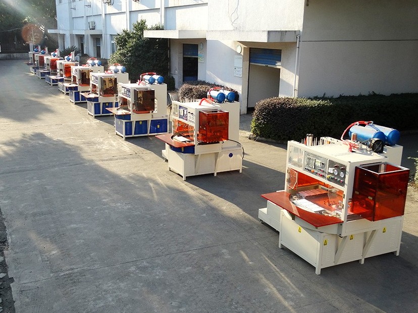 自動多功能吸塑包裝高頻機 自動多功能吸塑包裝高頻機