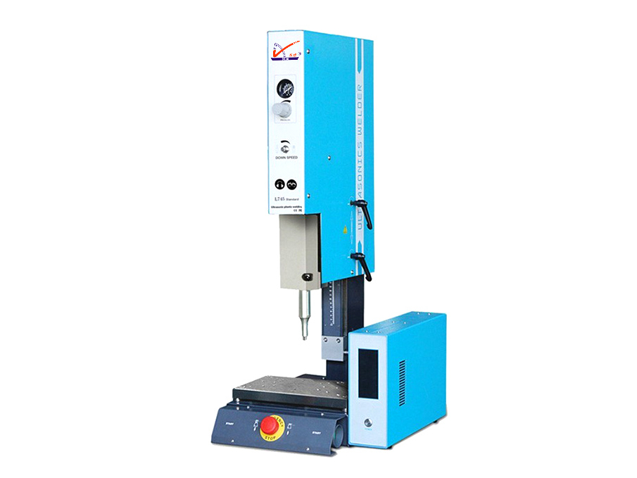 2.8KW超聲波塑料焊接機(jī) 標(biāo)準(zhǔn)款 2.8KW超聲波塑料焊接機(jī)