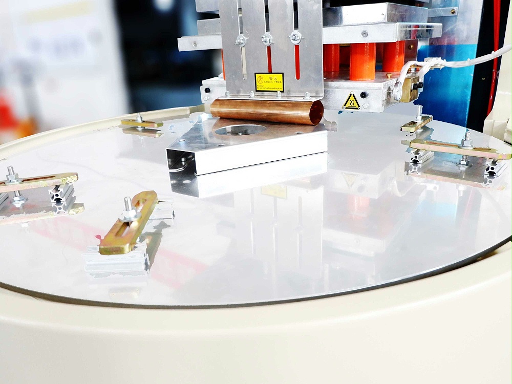 三工位自動轉(zhuǎn)盤高周波熔斷機 三工位自動轉(zhuǎn)盤高周波熔斷機